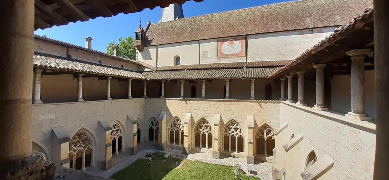 アンブロネ Le Grand Noyer Bed & Breakfast エクステリア 写真