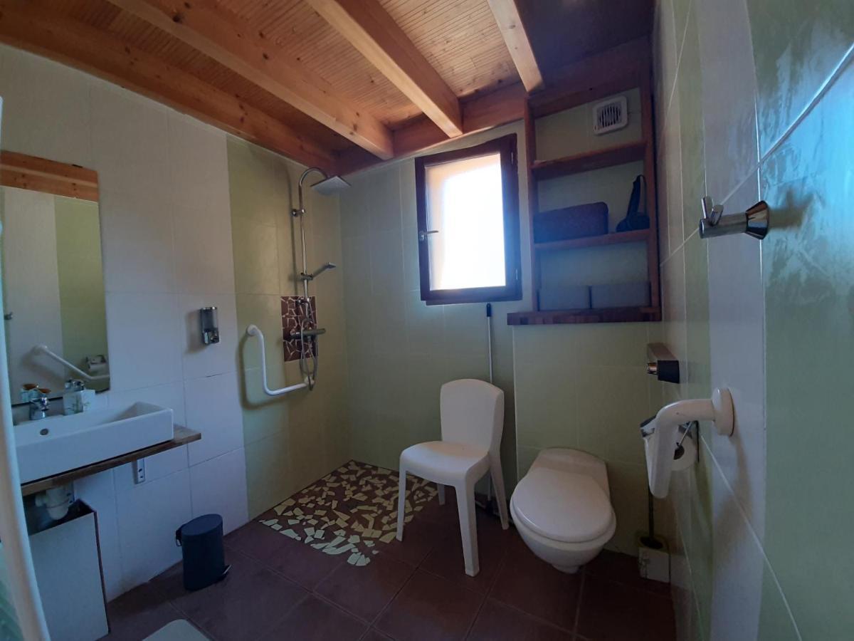 アンブロネ Le Grand Noyer Bed & Breakfast エクステリア 写真