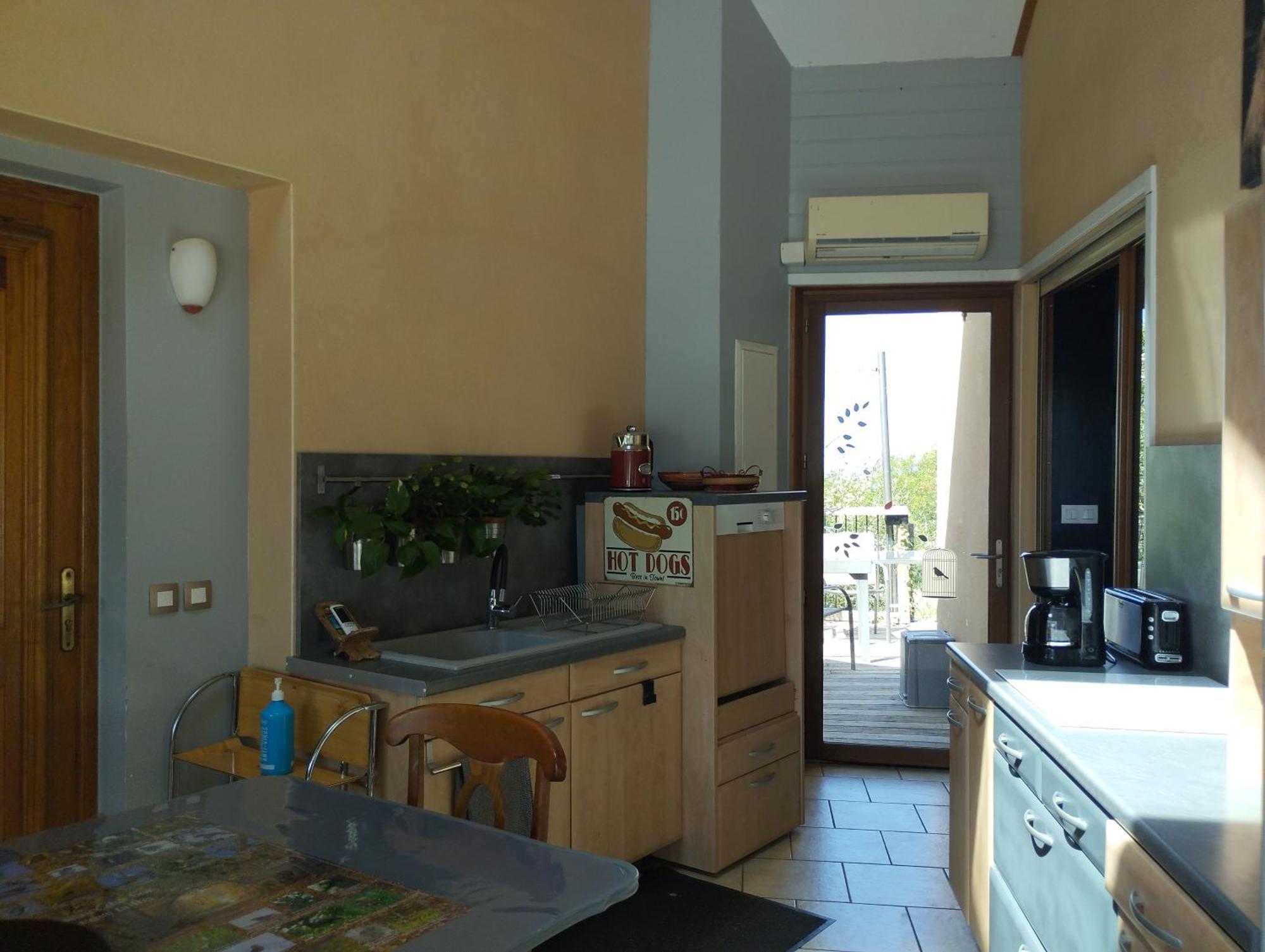 アンブロネ Le Grand Noyer Bed & Breakfast エクステリア 写真