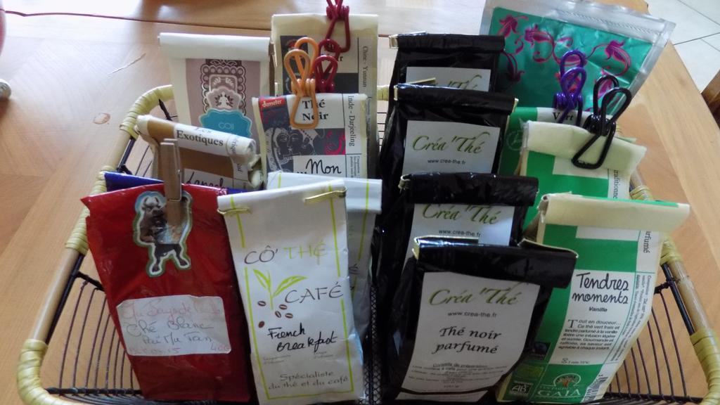 アンブロネ Le Grand Noyer Bed & Breakfast エクステリア 写真
